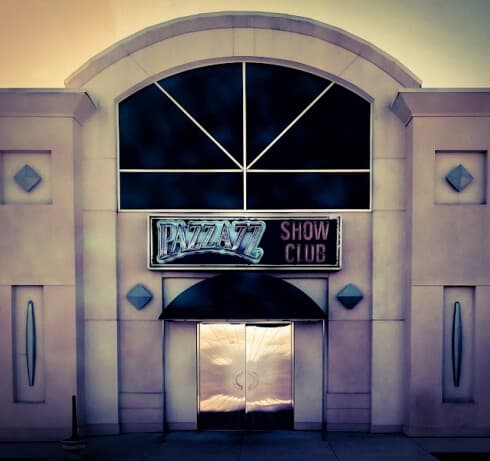 Alicia's Sports bar strip club in Drayton, ND, United States