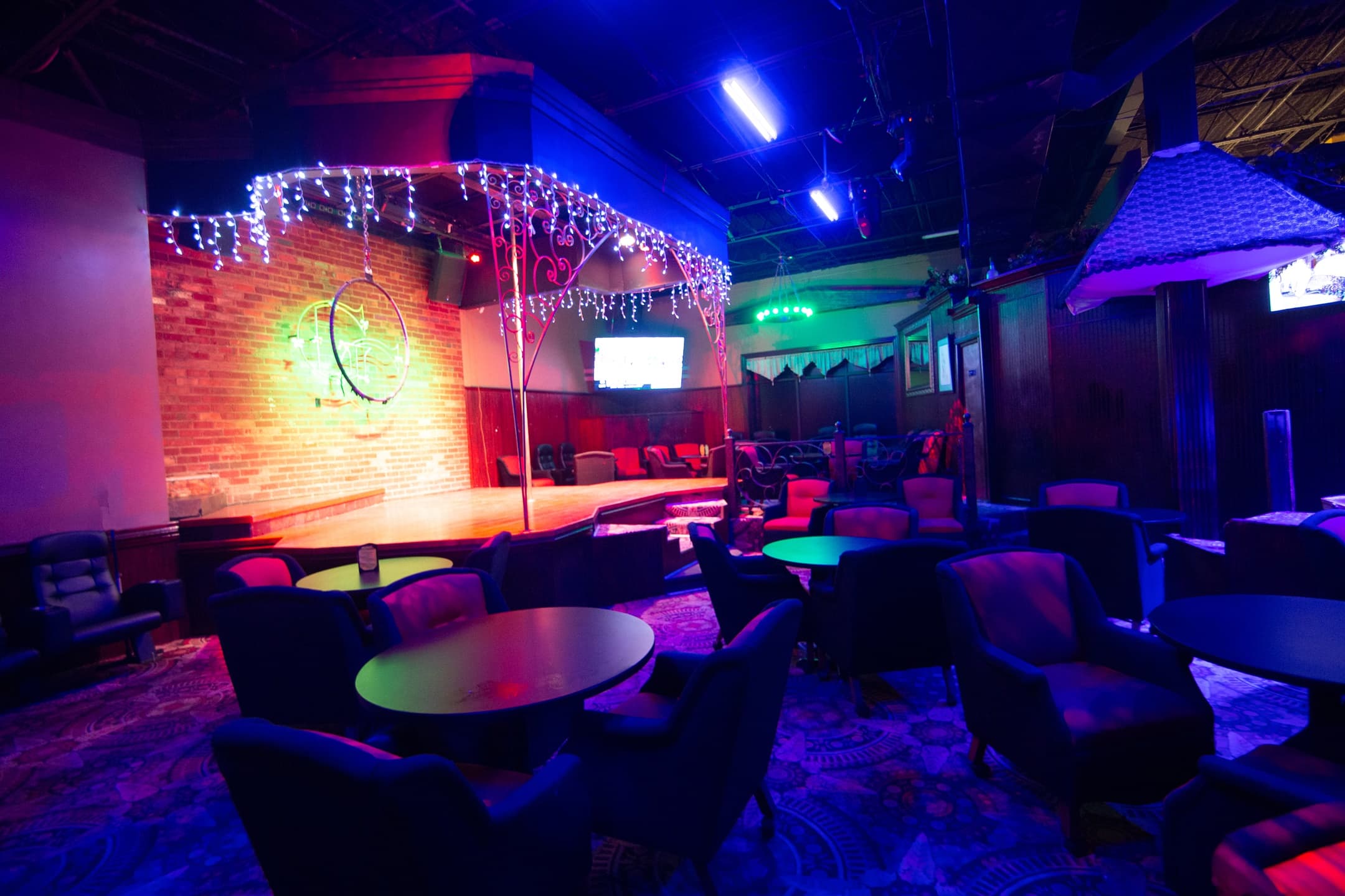 Crazy Horse Hickory strip club in Hickory, NC, United States