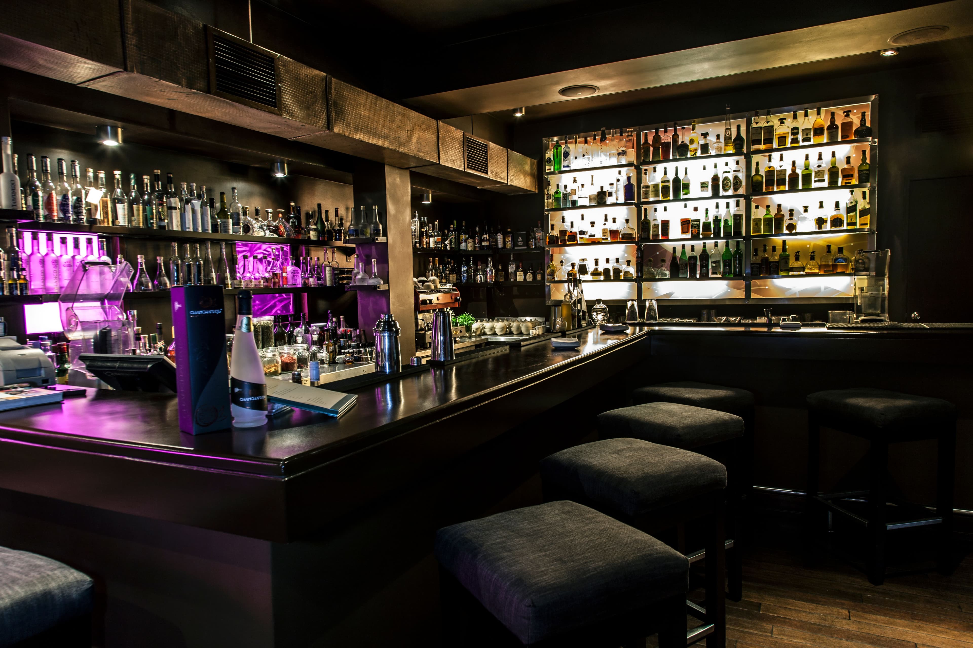 Les Nuits de Vinius strip club in Paris, France