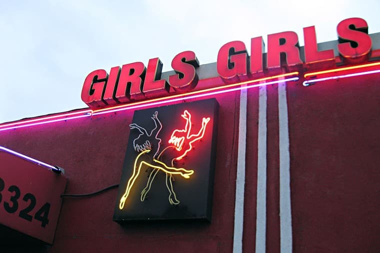 O'Larry's Dolls strip club in Great Bend, IA, United States