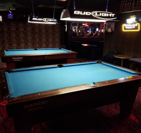 Outer Limits strip club in Des Moines, IA, United States
