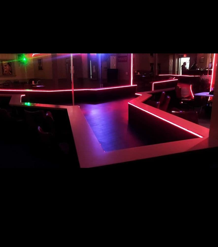 Palace strip club in Lowellville, OH, United States