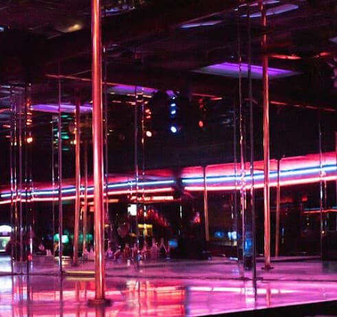 Peaches Show Bar strip club in South Bend, IN, United States