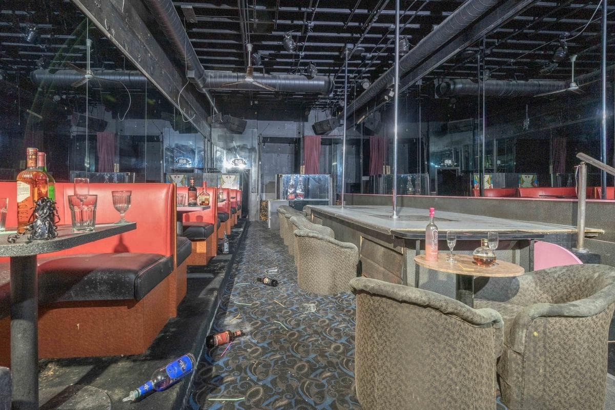 Pretty Woman Lounge strip club in Detroit, MI, United States