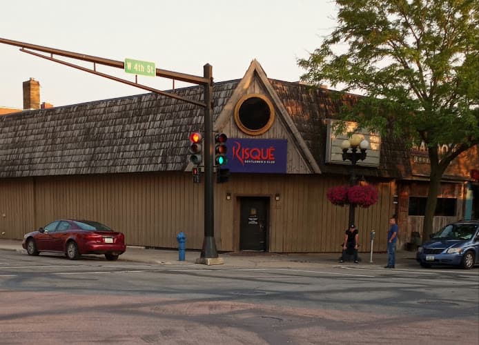 Risque strip club in Waterloo, IA, United States