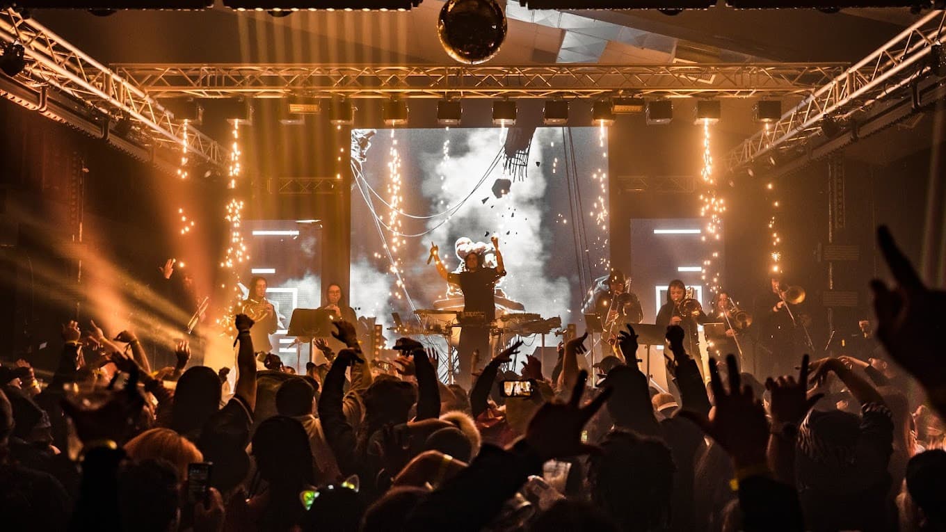 Royal Grove strip club in Lincoln, NE, United States