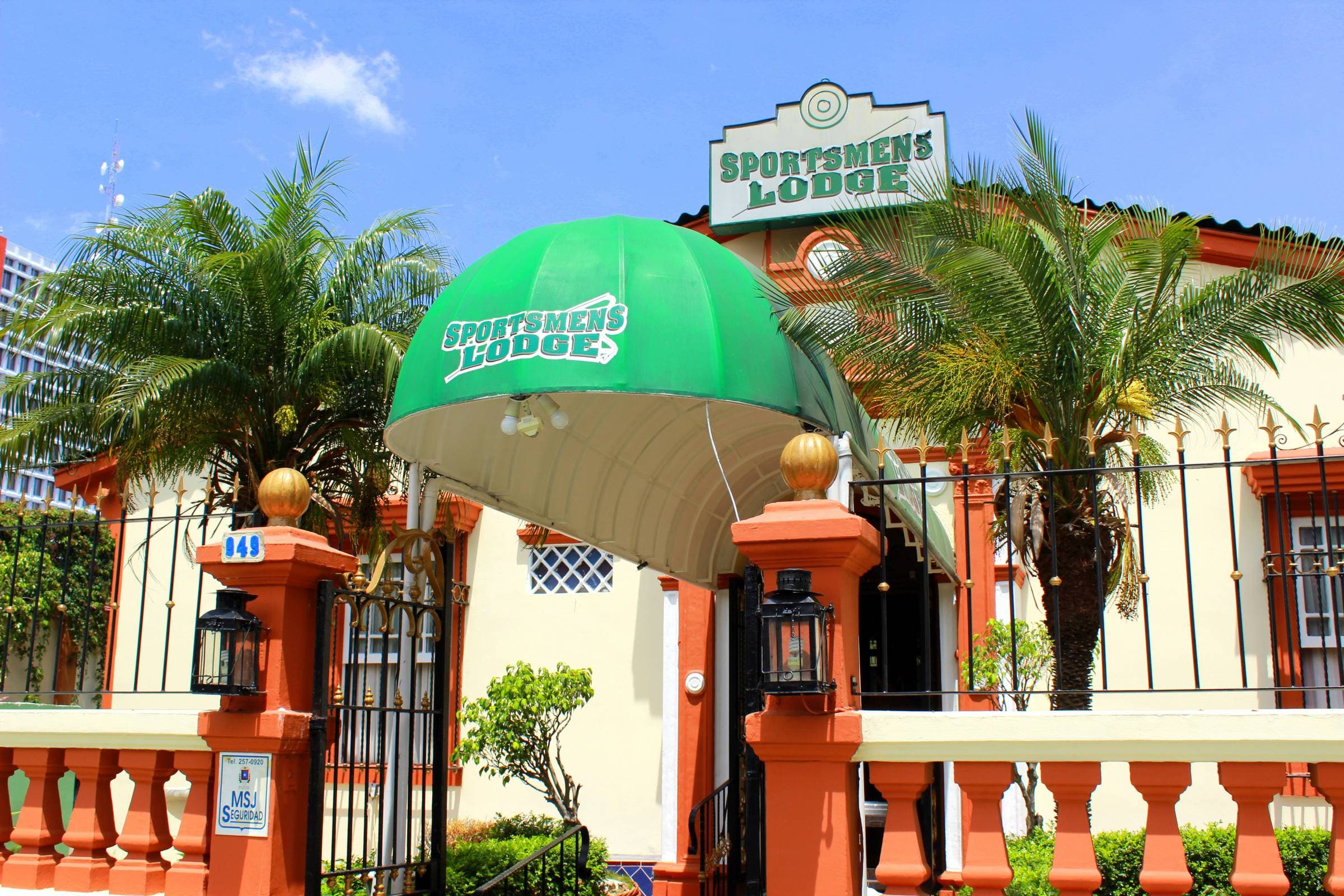 Sportsmens Lodge strip club in San José, Costa Rica